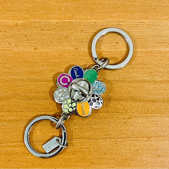 COACH FLOWER VALET KEYCHAIN